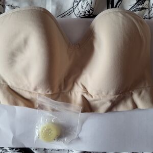 Seamless Strapless Bra in Cream Yummie Womens Small. Attchable Clear Straps